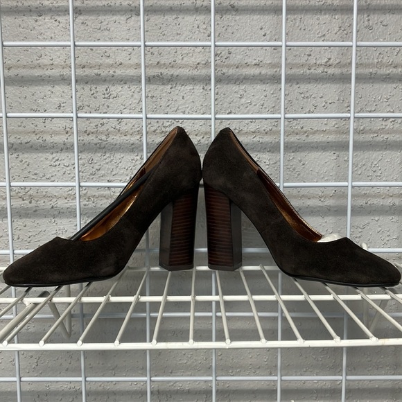 NIB! Colin Stuart CHOCOLATE BROWN Suede Pumps Size: 6 - Picture 2 of 6